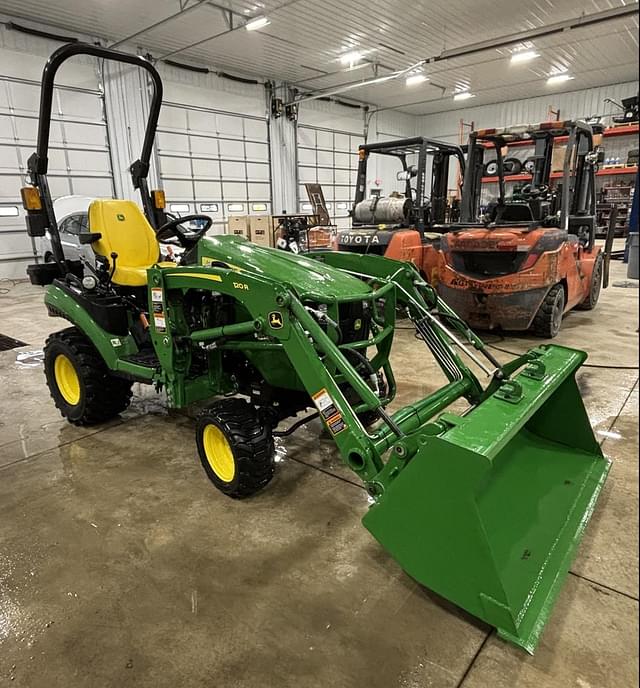 Image of John Deere 1025R equipment image 2