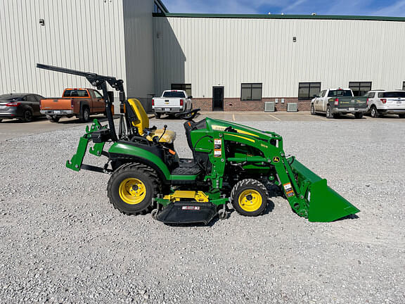 Image of John Deere 1025R equipment image 3