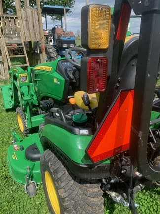 Image of John Deere 1025R equipment image 3