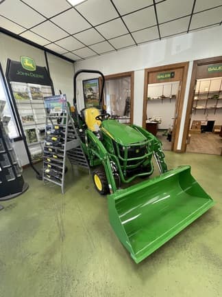 Image of John Deere 1025R equipment image 3