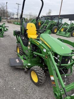 Image of John Deere 1025R equipment image 3