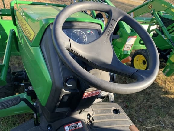 Image of John Deere 1025R equipment image 4