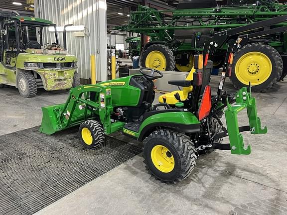 Image of John Deere 1025R equipment image 3