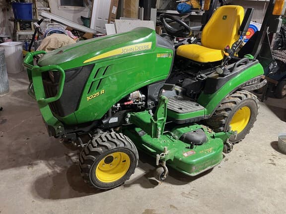 Image of John Deere 1025R equipment image 3