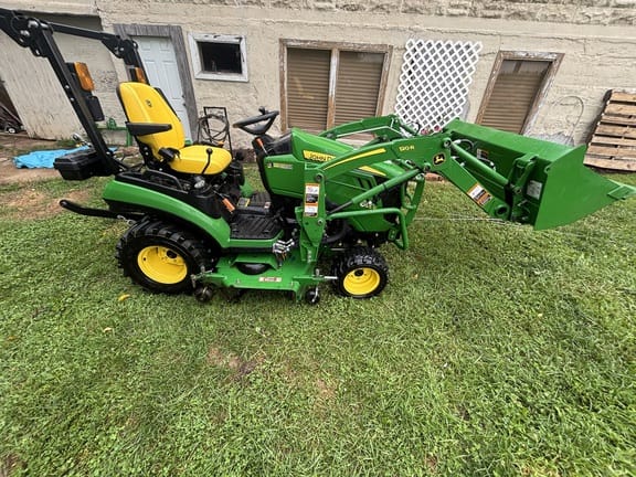 2023 John Deere 1025R Equipment Image0