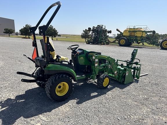 Image of John Deere 1025R equipment image 4