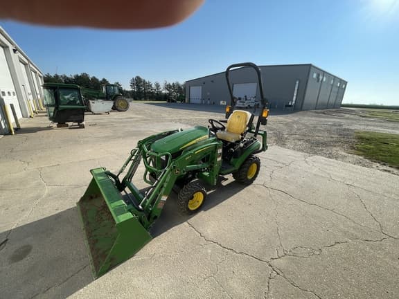 Image of John Deere 1025R equipment image 2