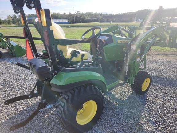 Image of John Deere 1025R equipment image 3