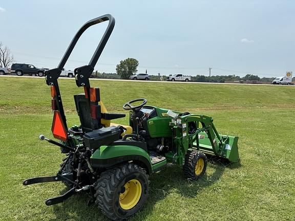 Image of John Deere 1025R equipment image 4