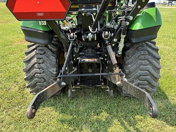 Image of John Deere 1025R equipment image 3