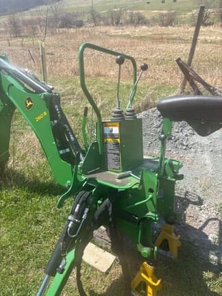 Image of John Deere 1025R equipment image 2