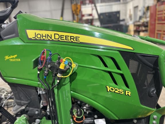 Image of John Deere 1025R equipment image 2