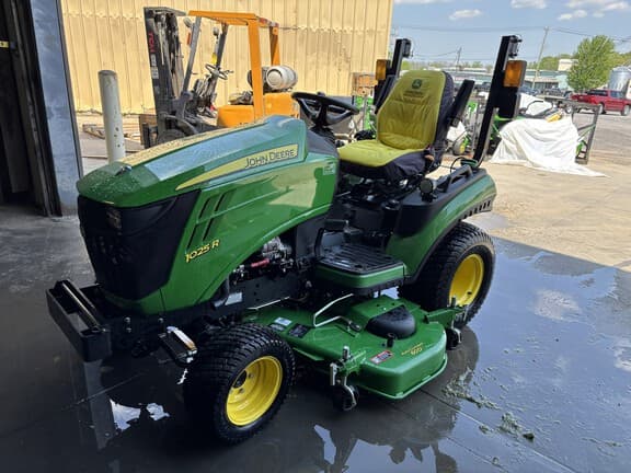 Image of John Deere 1025R equipment image 4