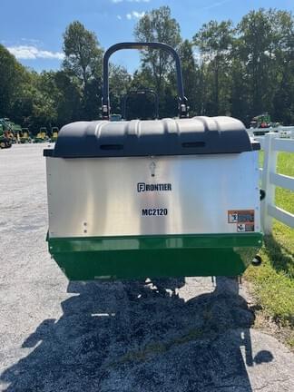 Image of John Deere 1025R equipment image 4
