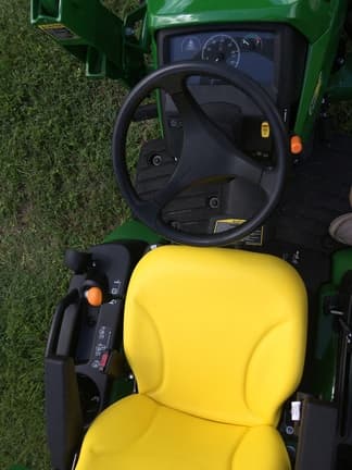 Image of John Deere 1025R equipment image 4