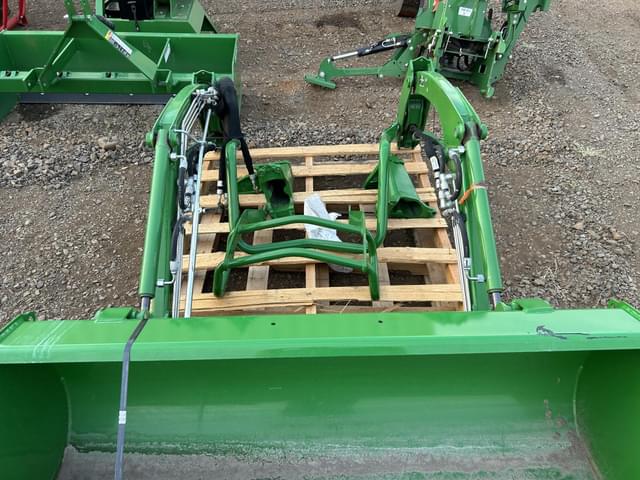 Image of John Deere 120R equipment image 4