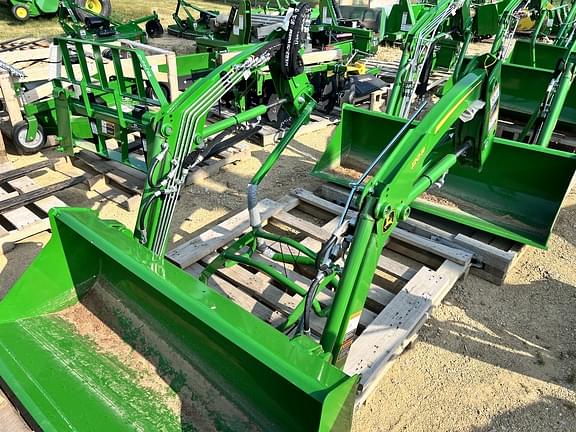 Image of John Deere 120R equipment image 1