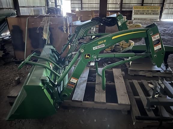 Image of John Deere 120R equipment image 1