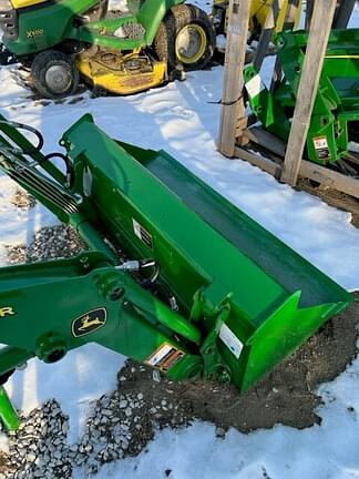 Image of John Deere 120R equipment image 4