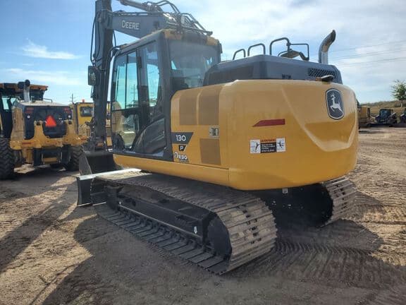 Image of John Deere 130P equipment image 3