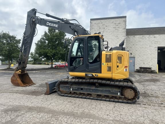 Image of John Deere 135P equipment image 1