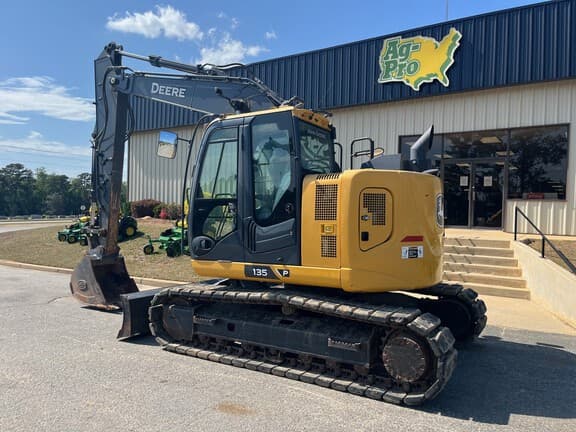 Image of John Deere 135P equipment image 1