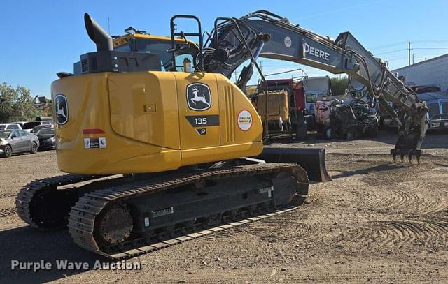 Image of John Deere 135P equipment image 4
