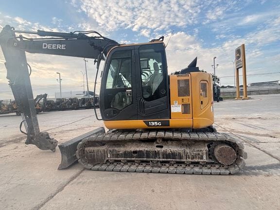 2023 John Deere 135G Equipment Image0
