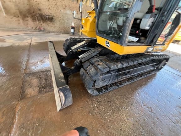 Image of John Deere 135P equipment image 2