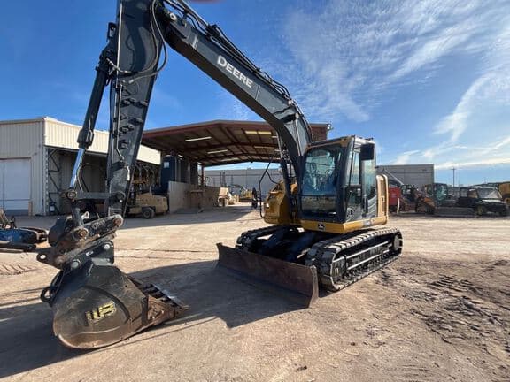 Image of John Deere 135P equipment image 1