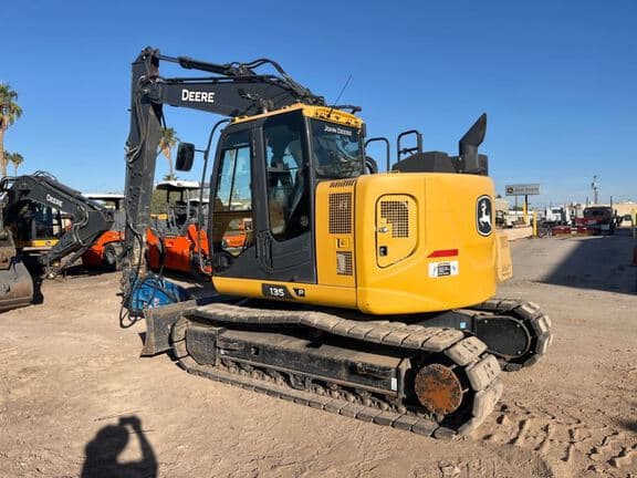 Image of John Deere 135P equipment image 2