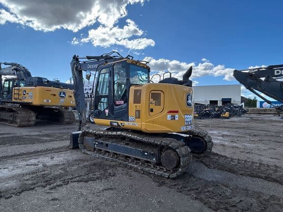 Image of John Deere 135P equipment image 2