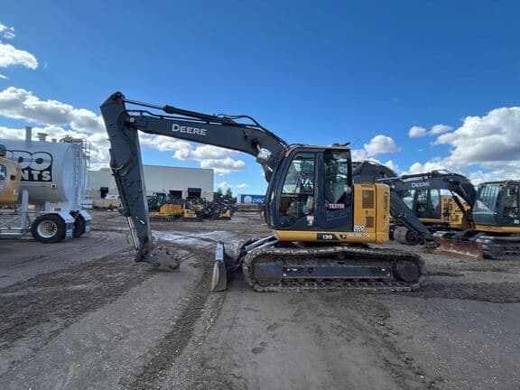 Image of John Deere 135P equipment image 1