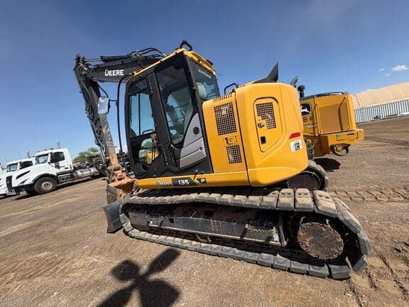 Image of John Deere 135P equipment image 3