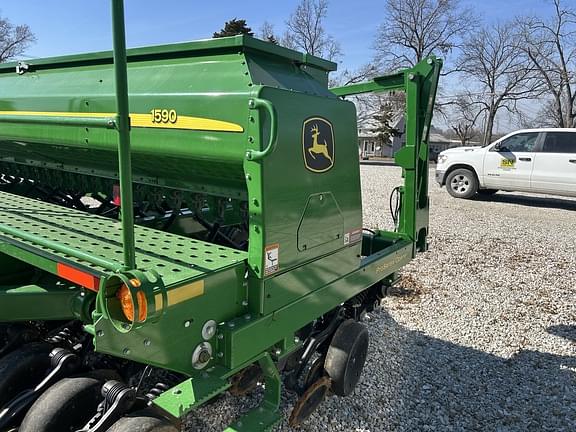 Image of John Deere 1590 equipment image 1
