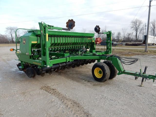 Image of John Deere 1590 equipment image 4