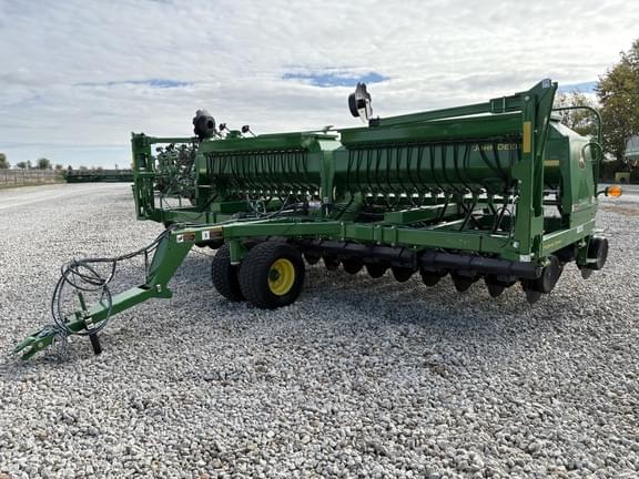 Image of John Deere 1590 equipment image 1