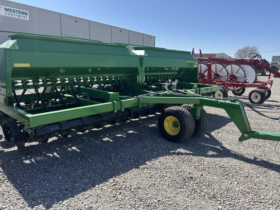 Image of John Deere 1590 equipment image 3