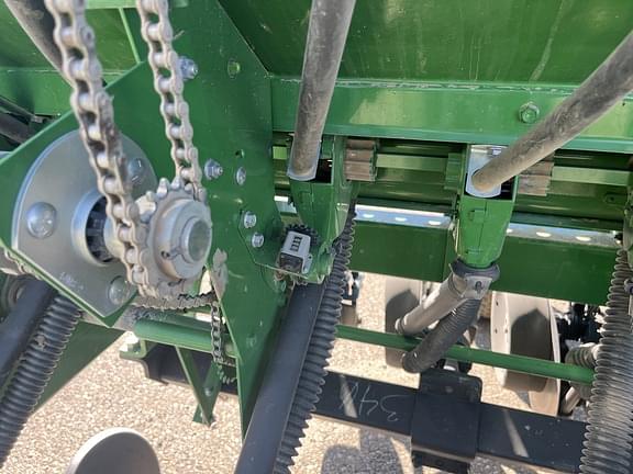 Image of John Deere 1590 equipment image 4