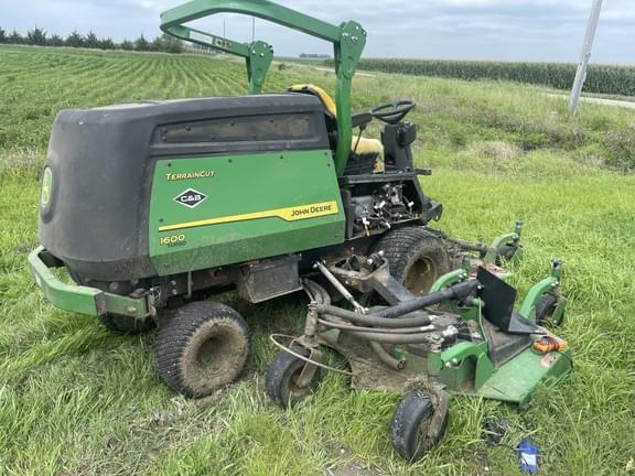 Image of John Deere 1600 Turbo III equipment image 2