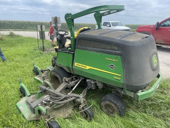 Image of John Deere 1600 Turbo III equipment image 3