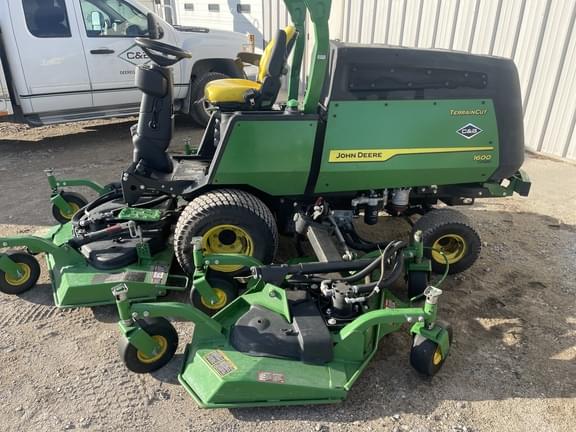 Image of John Deere 1600 Turbo III equipment image 2