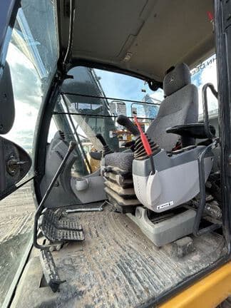 Image of John Deere 160P equipment image 4