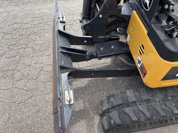 Image of John Deere 17P equipment image 4