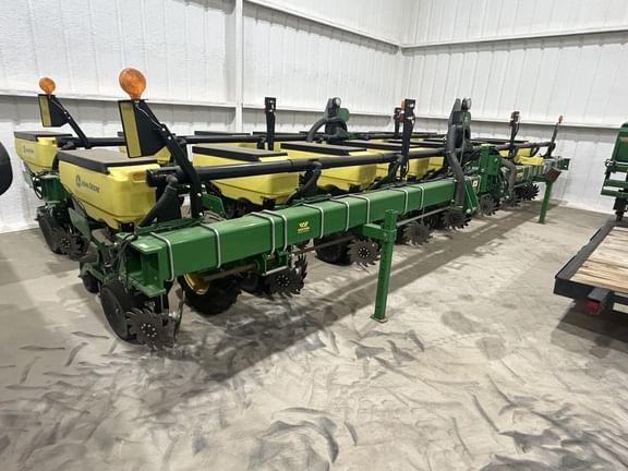 2023 John Deere 1705 Equipment Image0