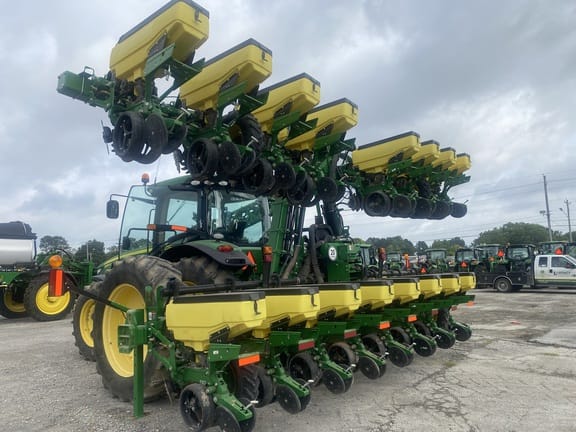 2023 John Deere 1725 Equipment Image0