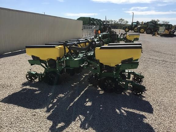 Image of John Deere 1725 equipment image 3