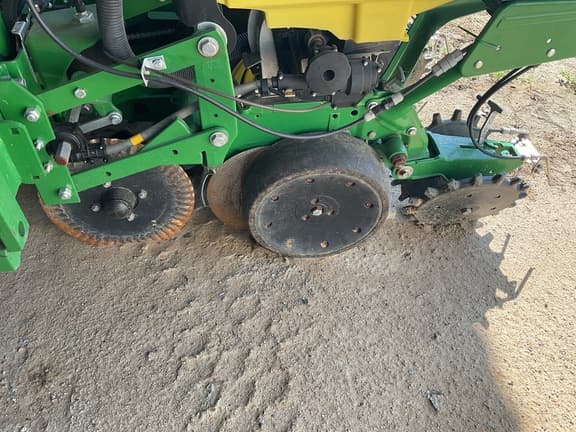 Image of John Deere 1725 equipment image 2