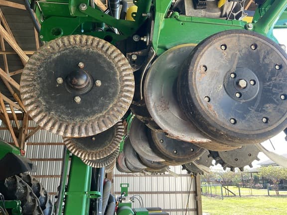 Image of John Deere 1725 equipment image 3