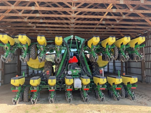 Image of John Deere 1725 equipment image 4